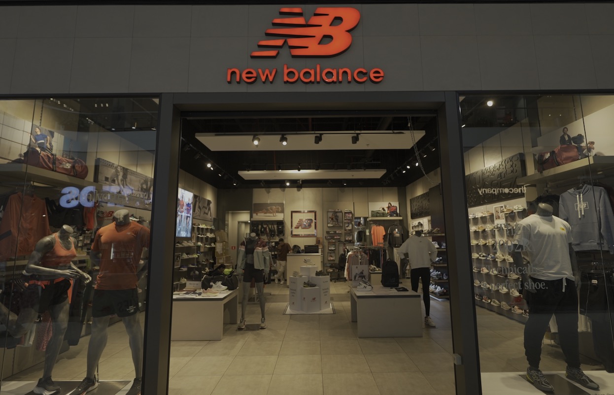 new balance tienda de zapatos en envigado